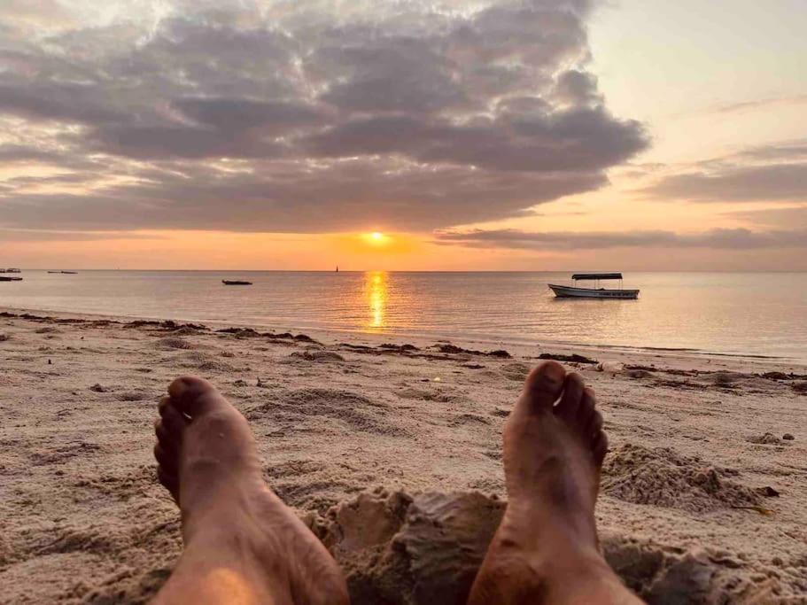 Lui Ushongo Beach House Pangani Экстерьер фото