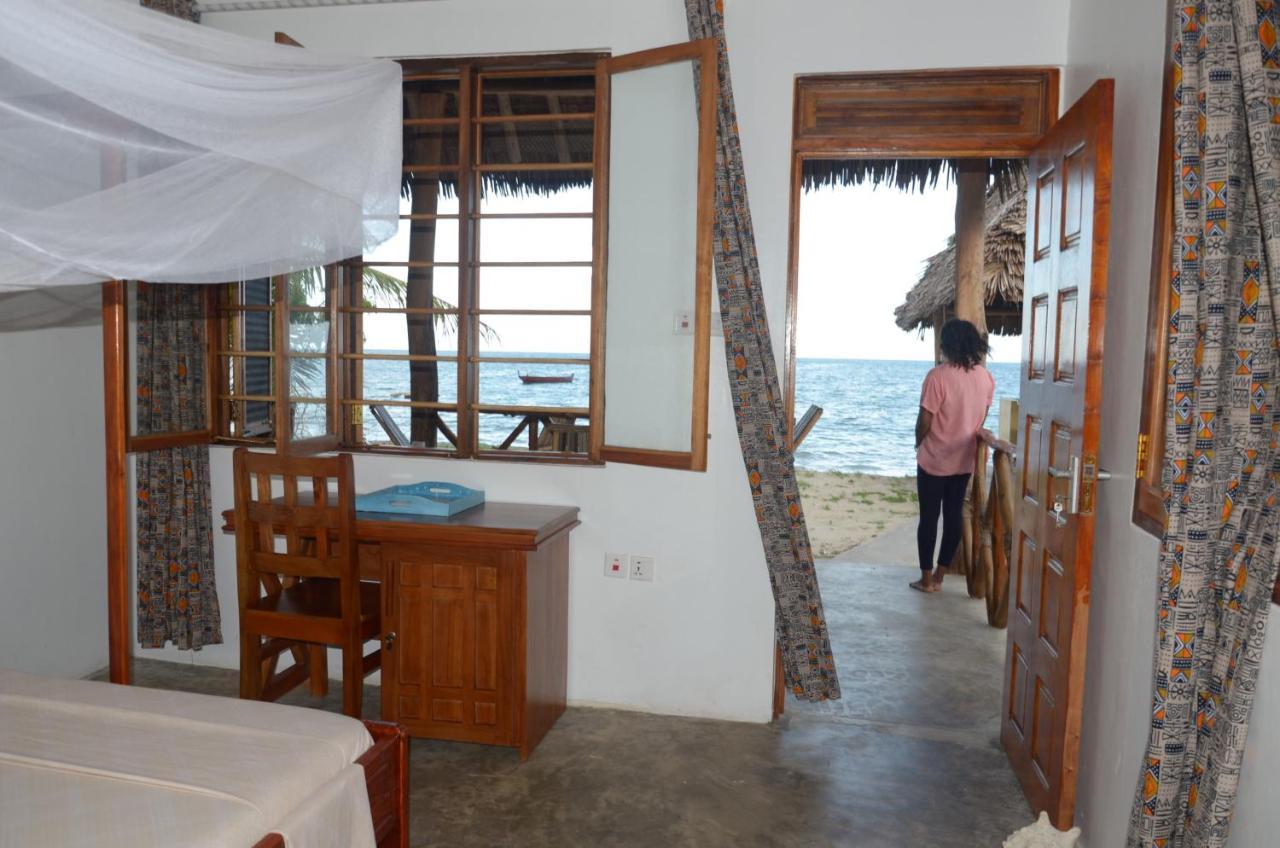 Lui Ushongo Beach House Pangani Экстерьер фото