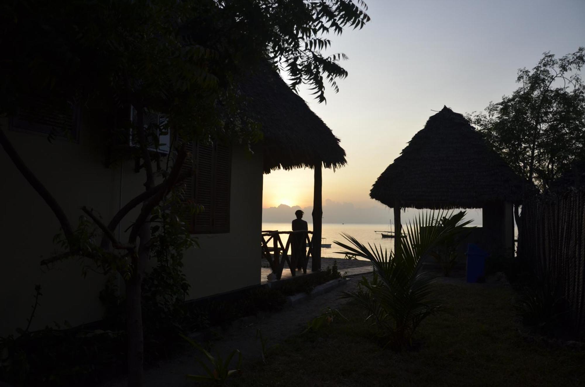 Lui Ushongo Beach House Pangani Экстерьер фото