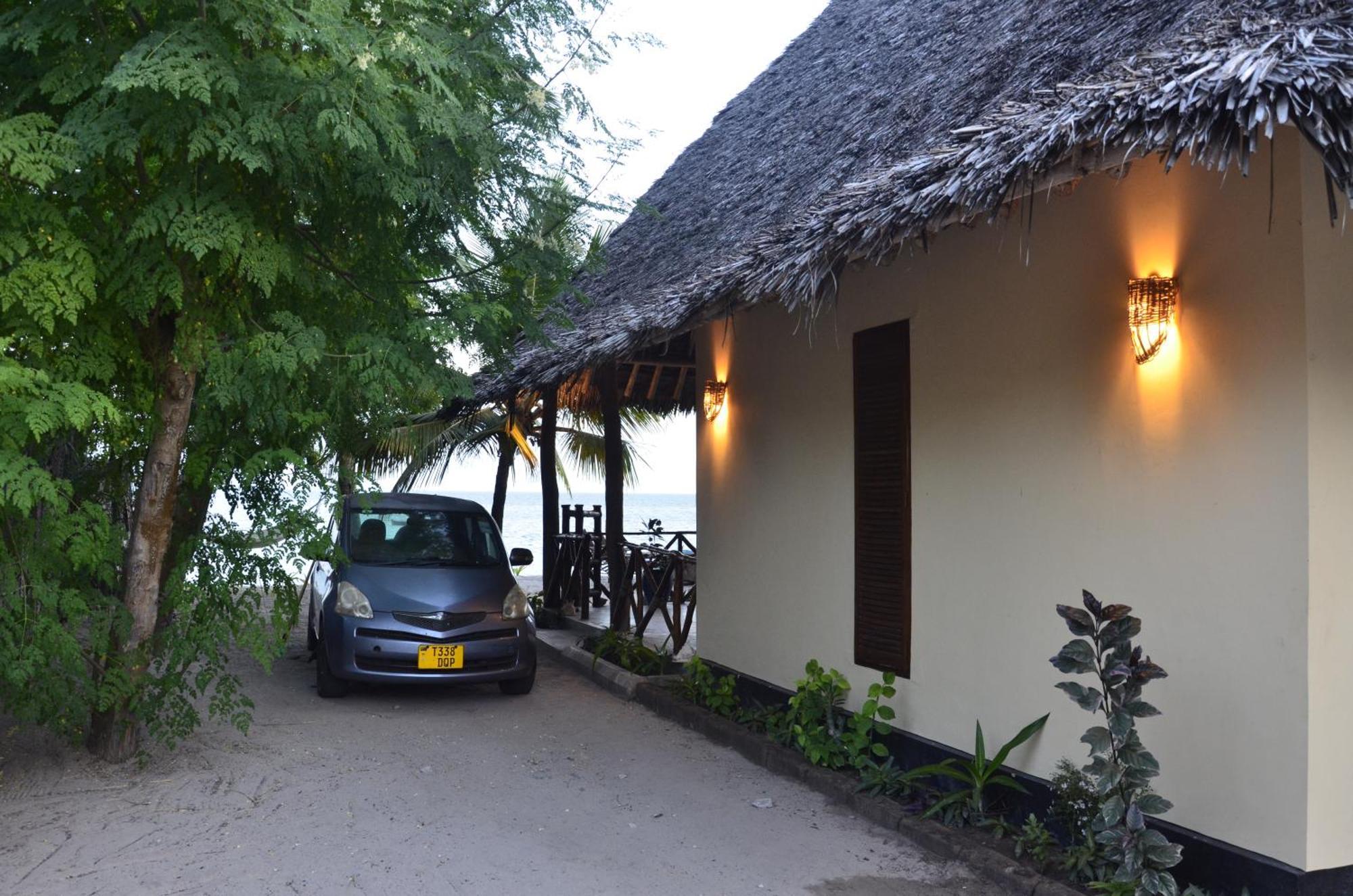 Lui Ushongo Beach House Pangani Экстерьер фото