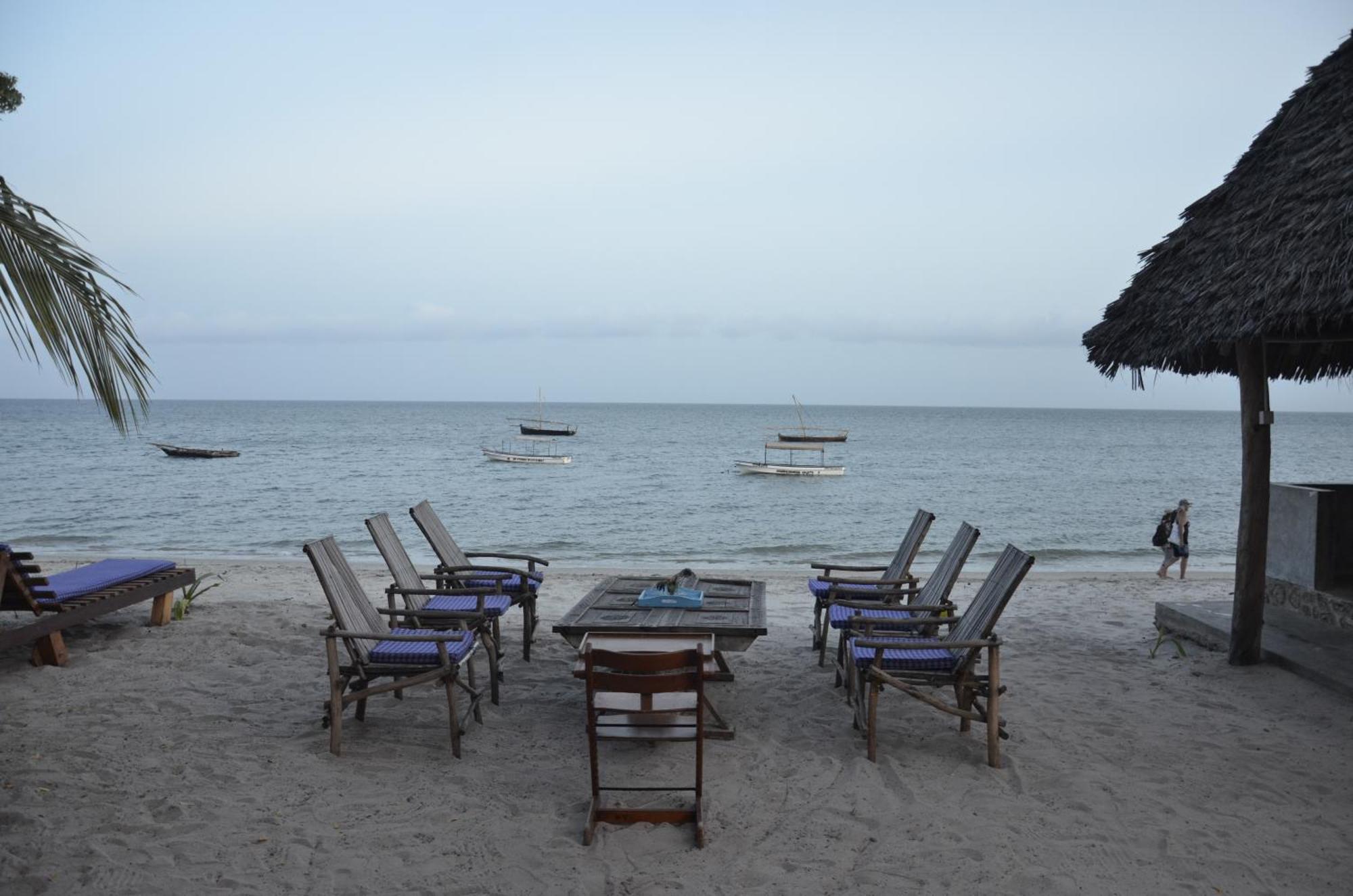 Lui Ushongo Beach House Pangani Экстерьер фото