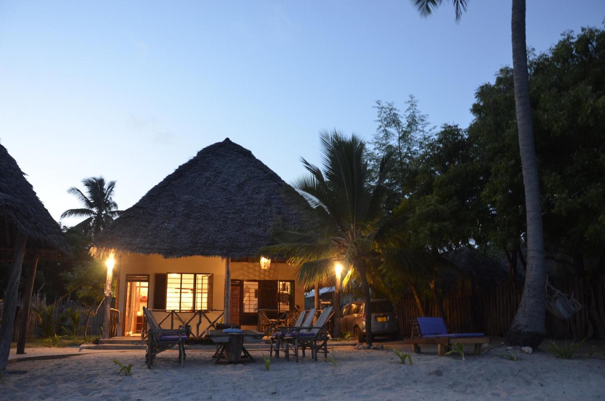 Lui Ushongo Beach House Pangani Экстерьер фото