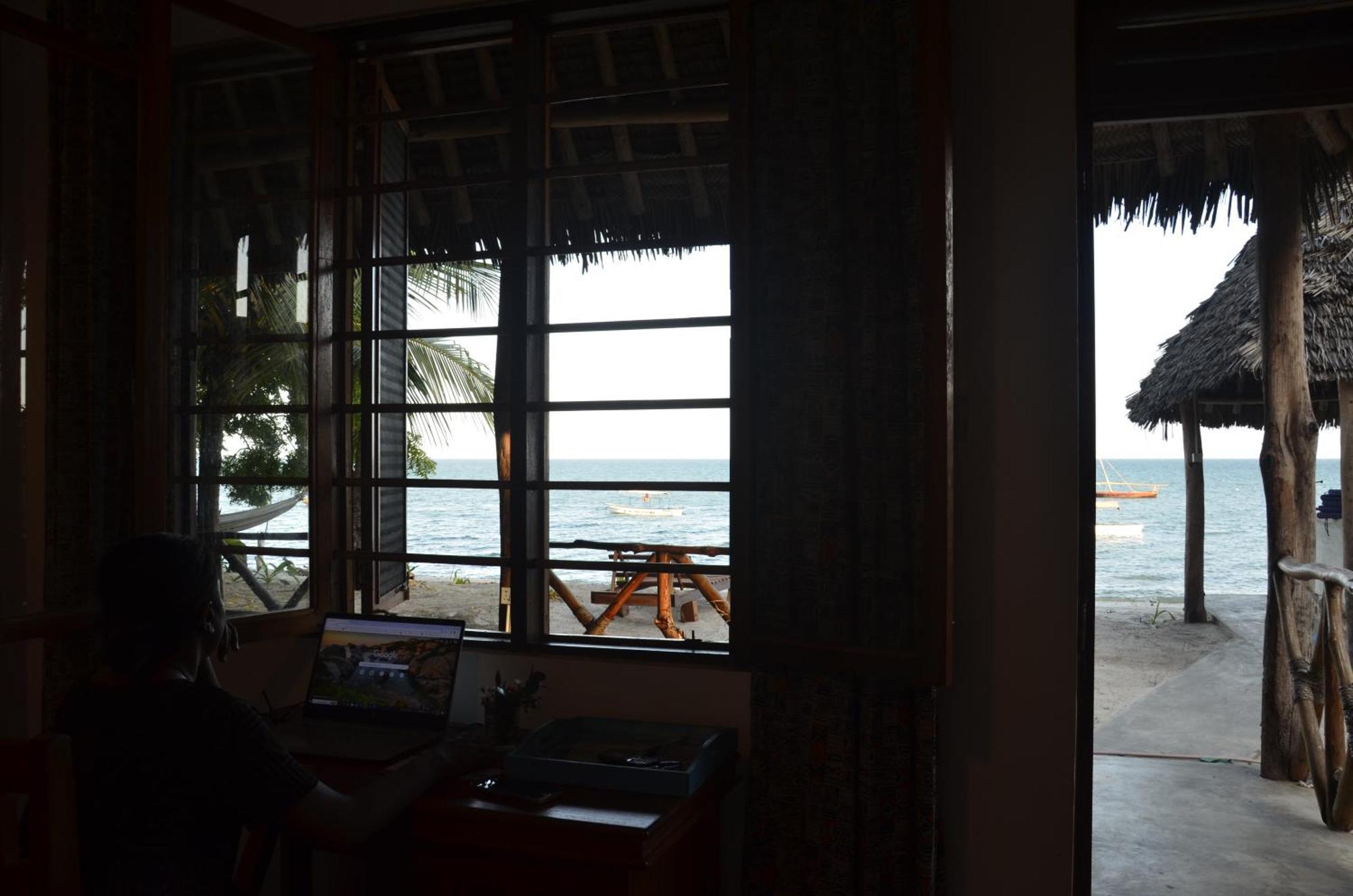 Lui Ushongo Beach House Pangani Экстерьер фото