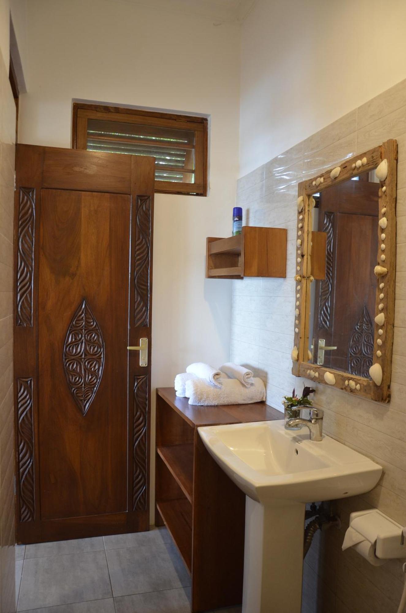 Lui Ushongo Beach House Pangani Экстерьер фото