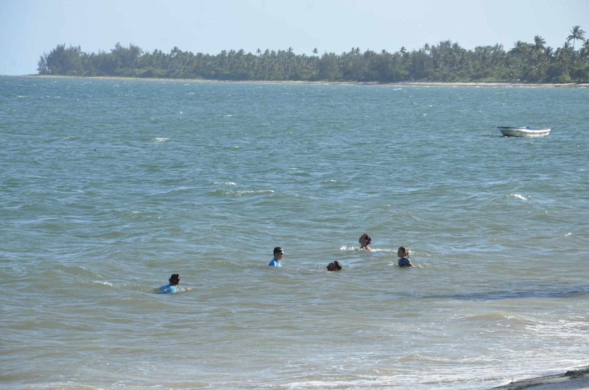 Lui Ushongo Beach House Pangani Экстерьер фото