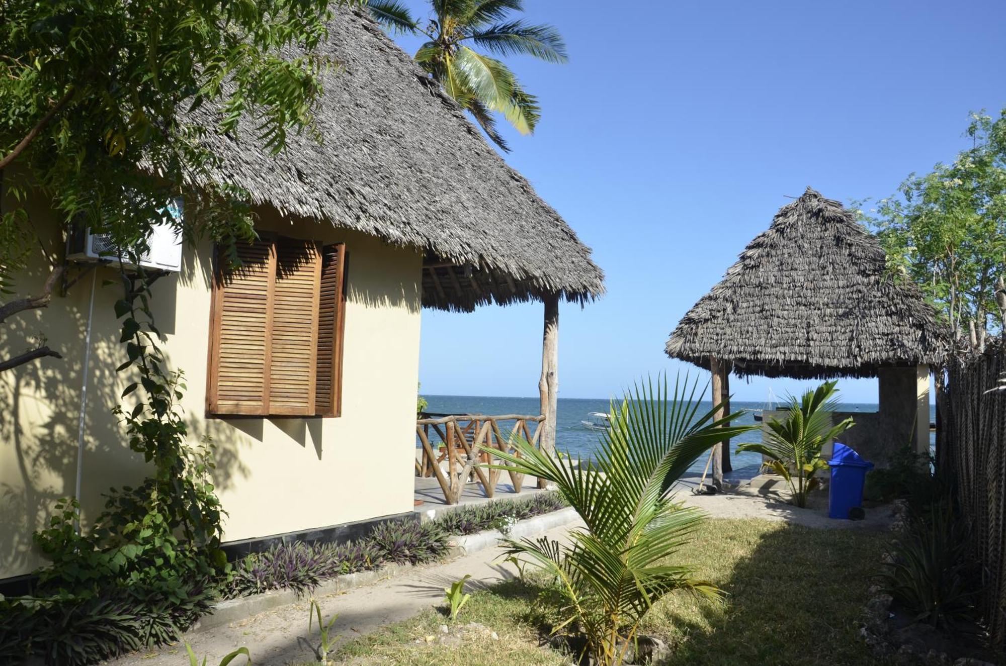 Lui Ushongo Beach House Pangani Экстерьер фото