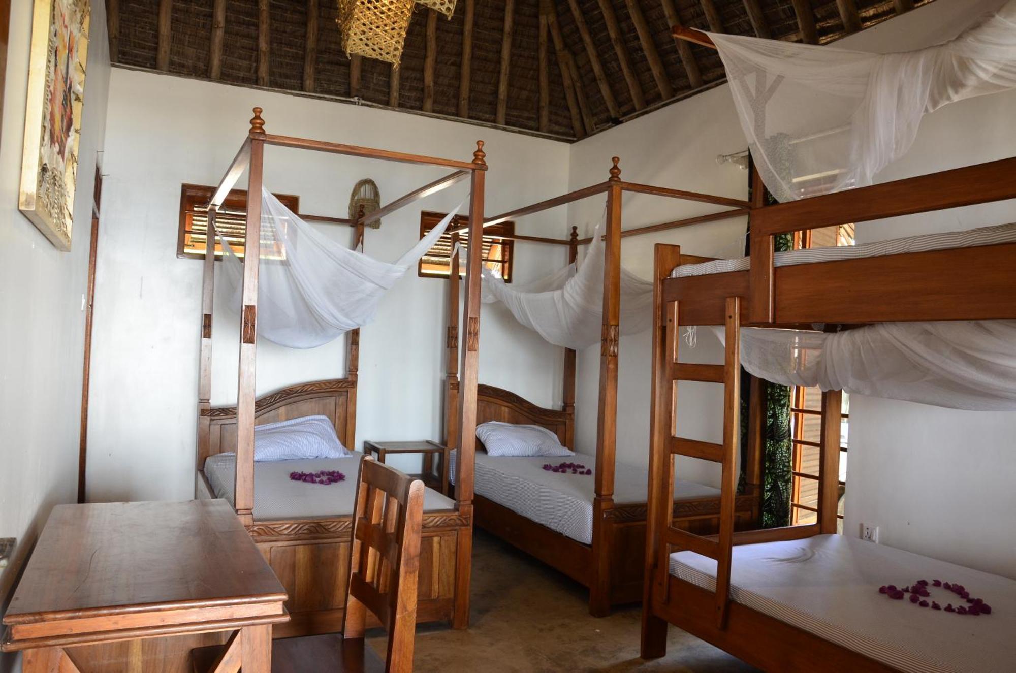 Lui Ushongo Beach House Pangani Экстерьер фото