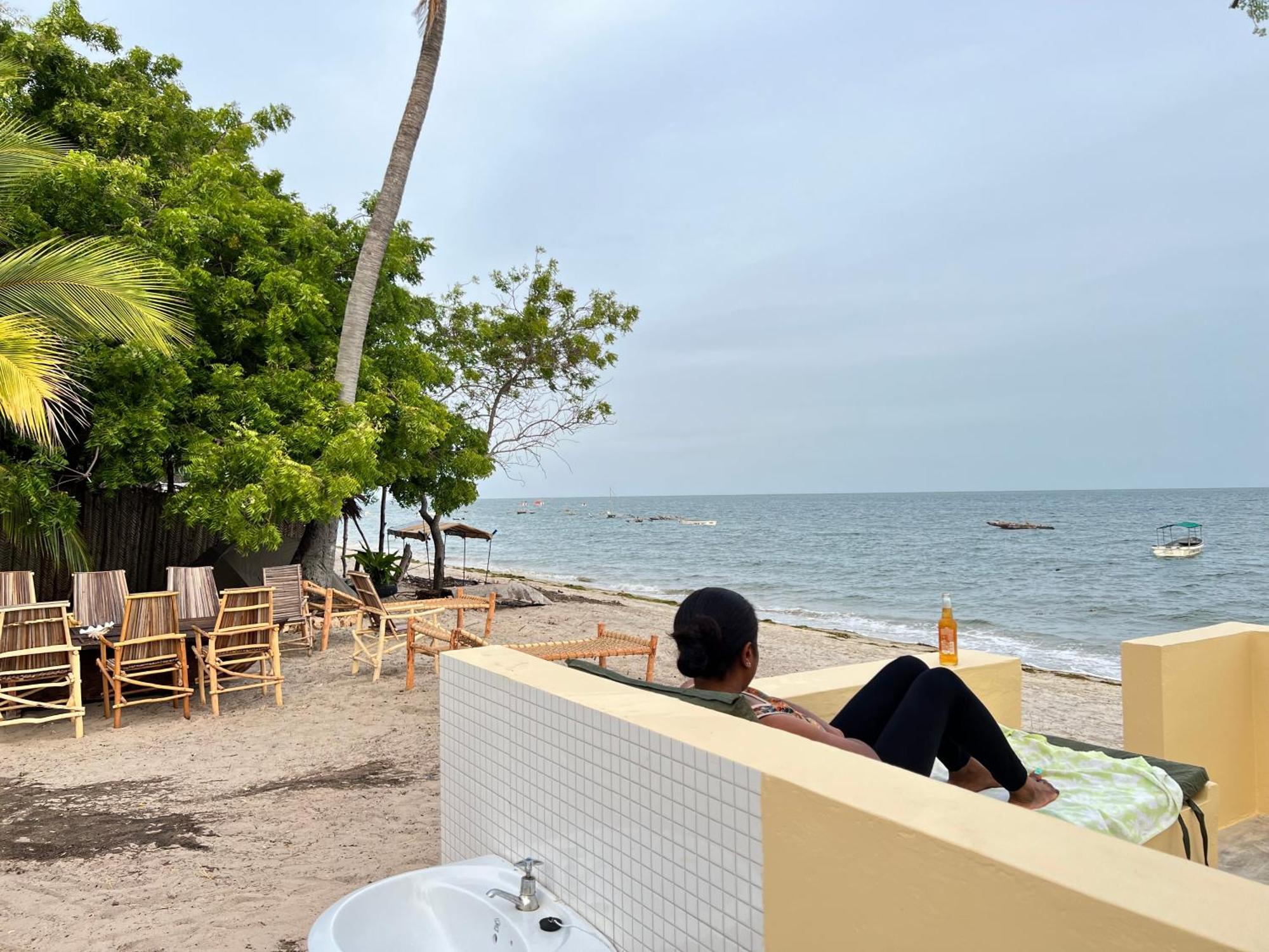 Lui Ushongo Beach House Pangani Экстерьер фото