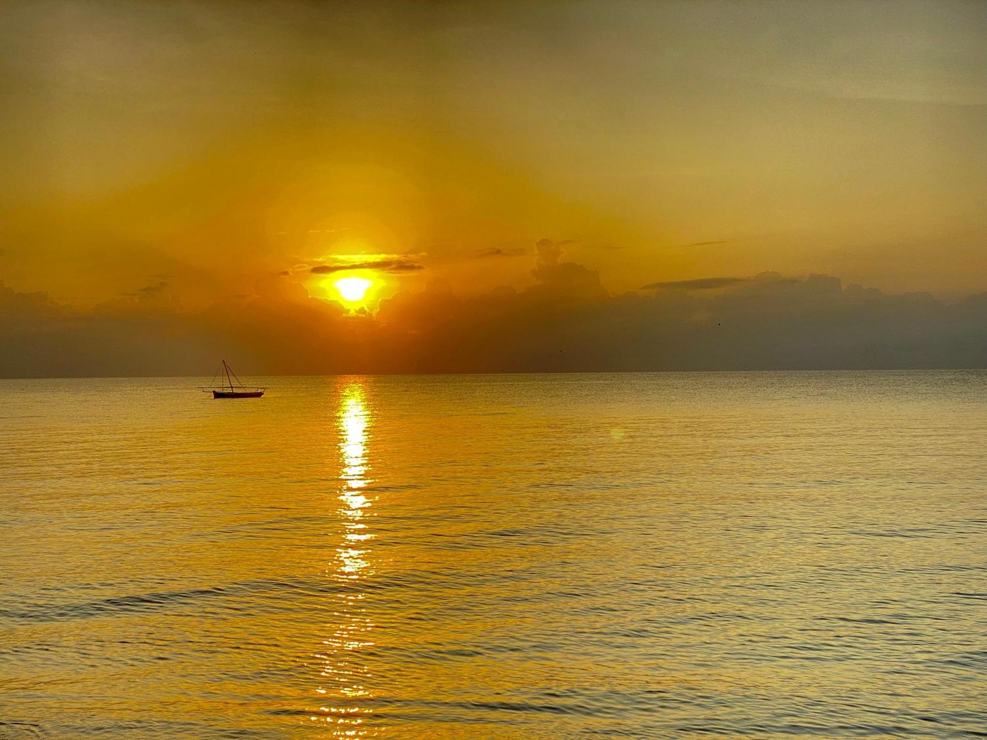 Lui Ushongo Beach House Pangani Экстерьер фото